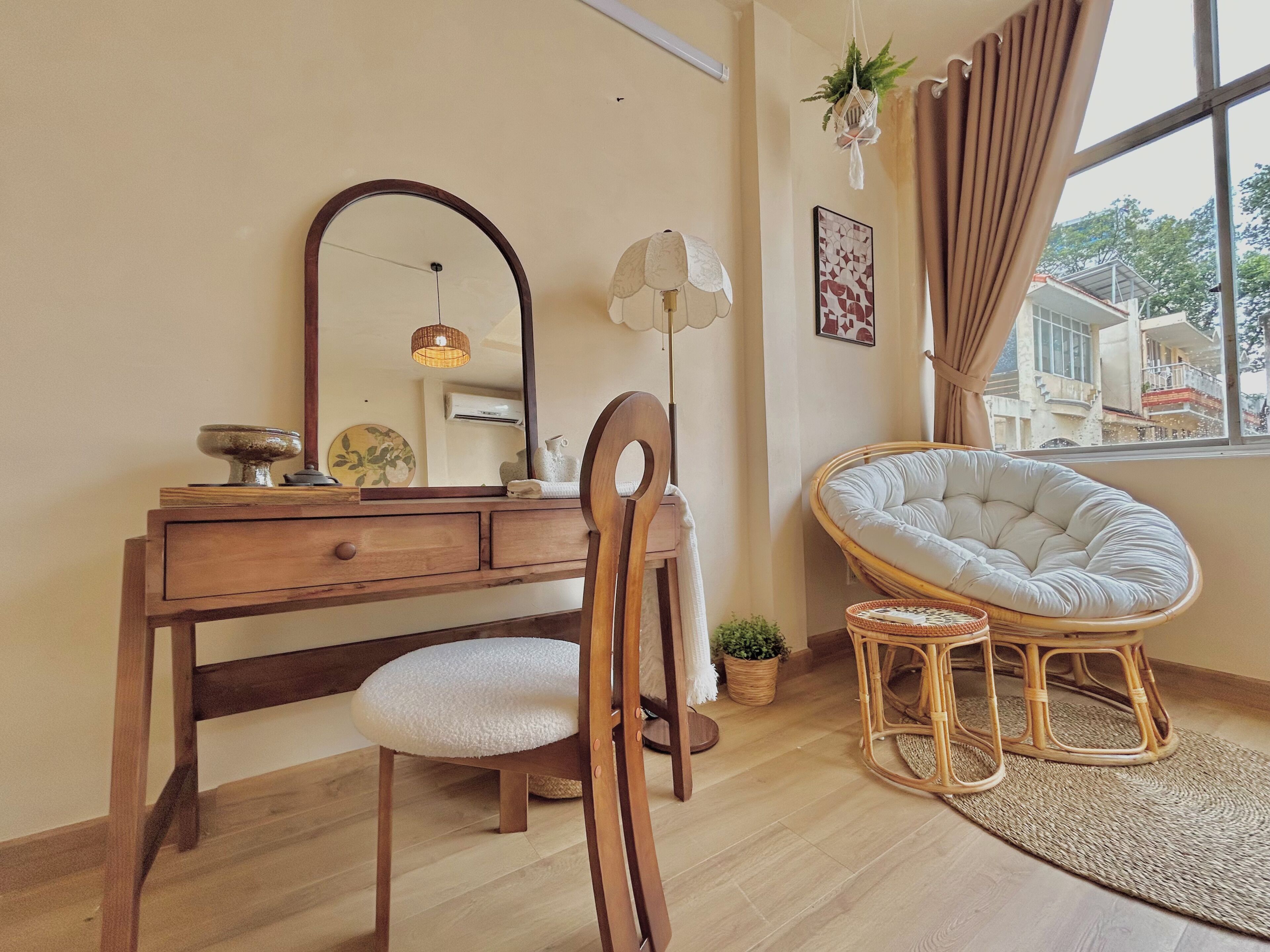 Deluxe Studio, City View | Interior