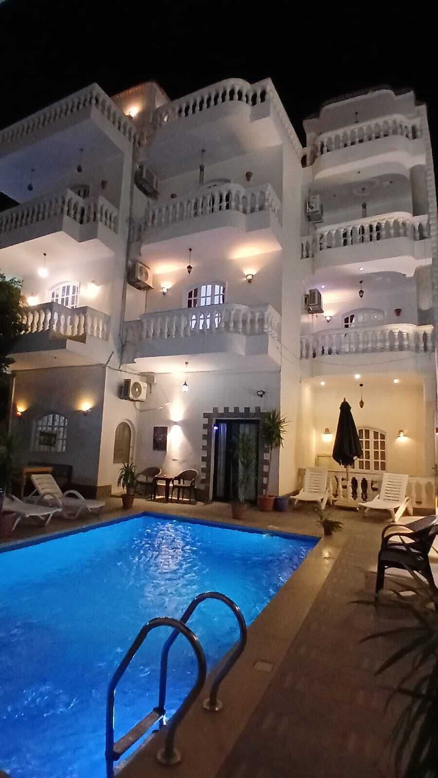 حمّام سباحة خارجي