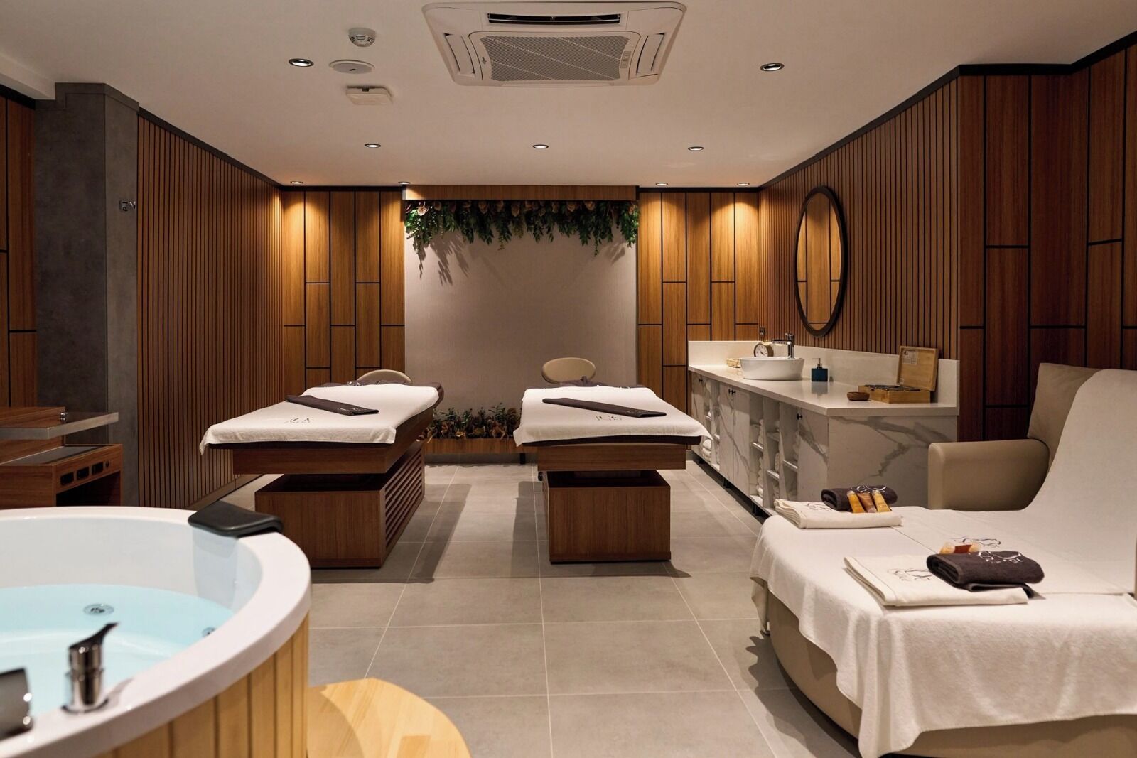 Couples treatment room(s), sauna, steam room, Turkish bath/hammam