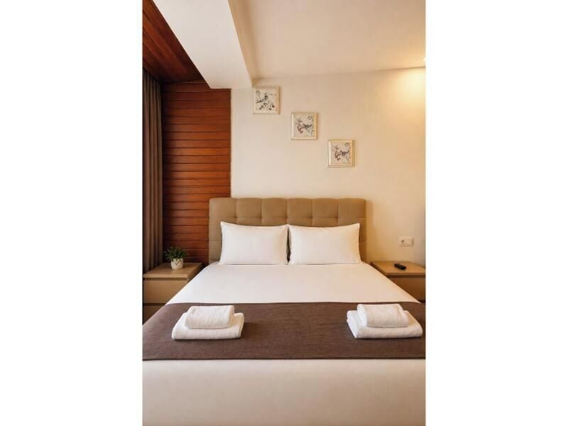 Habitación cuádruple Confort | Ropa de cama de alta calidad, minibar y escritorio 