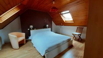 3 chambres, fer et planche à repasser, draps fournis