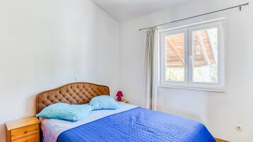 House | 2 bedrooms, bed sheets