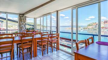 House | Dining