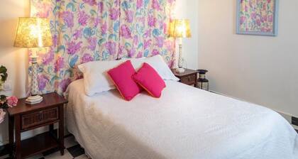 Charming renovated Dovecote, rural setting, private pool and garden, sleeps 4.