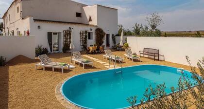 Charming renovated Dovecote, rural setting, private pool and garden, sleeps 4.
