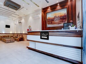 Reception - Deluxe Townhall Heritage Complex (Amritsar)
