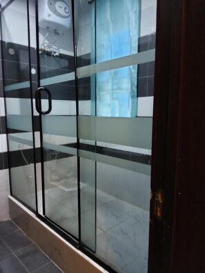 Presidential Suite, City View | Bathroom | Towels, soap, toilet paper - Crownedge Hotels  (Ikeja)