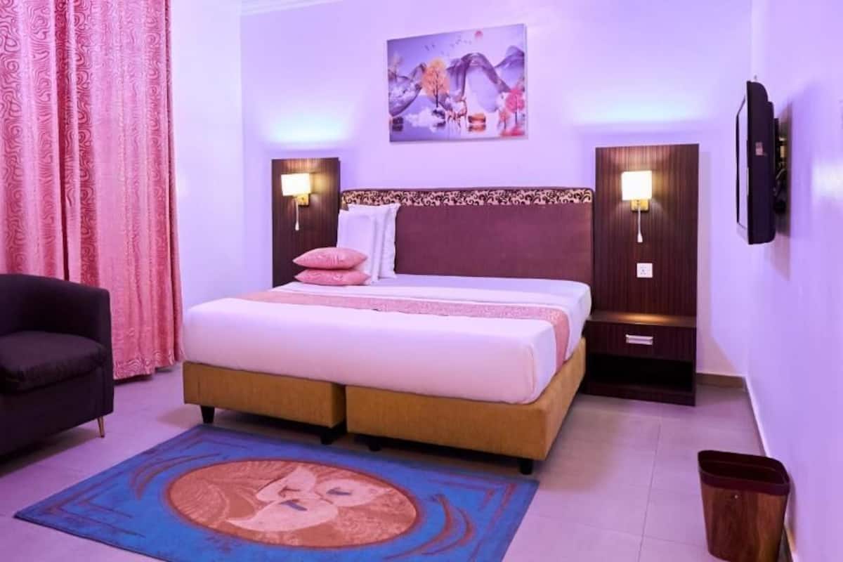 Phòng đôi Cao cấp, ban công, quang cảnh thành phố | Két bảo mật tại phòng, bàn, khu vực làm việc phù hợp cho laptop