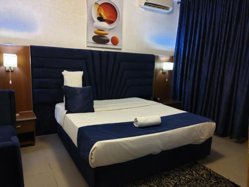 Presidential Suite, City View | In-room safe, desk, laptop workspace, blackout curtains