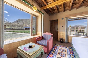 Habitación superior, vista al valle | Vista a la montaña