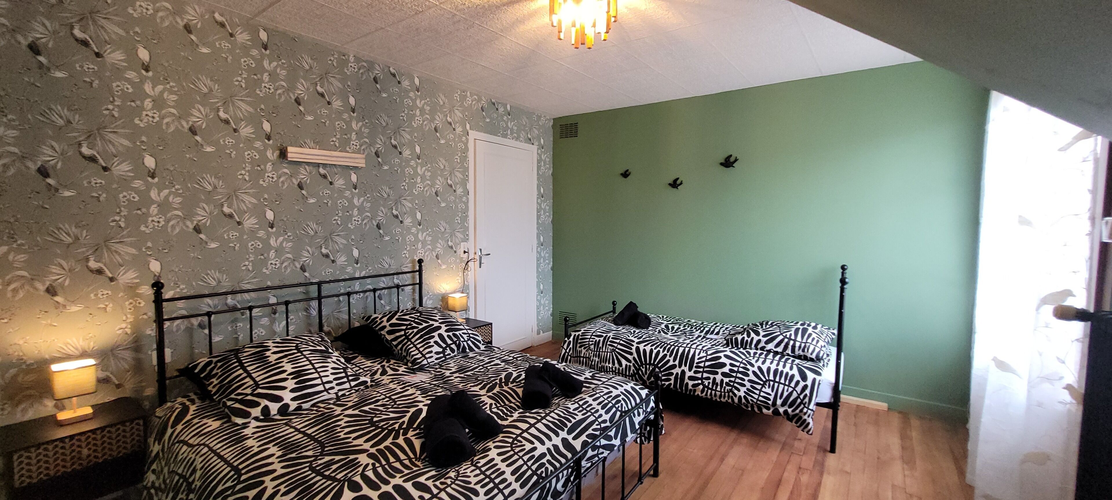 4 bedrooms, desk, iron/ironing board, travel crib