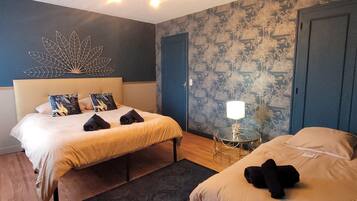 4 Schlafzimmer, Schreibtisch, Bügeleisen/Bügelbrett, Reisekinderbett