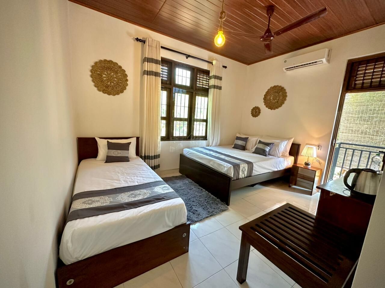 3 bedrooms, iron/ironing board, WiFi, bed sheets
