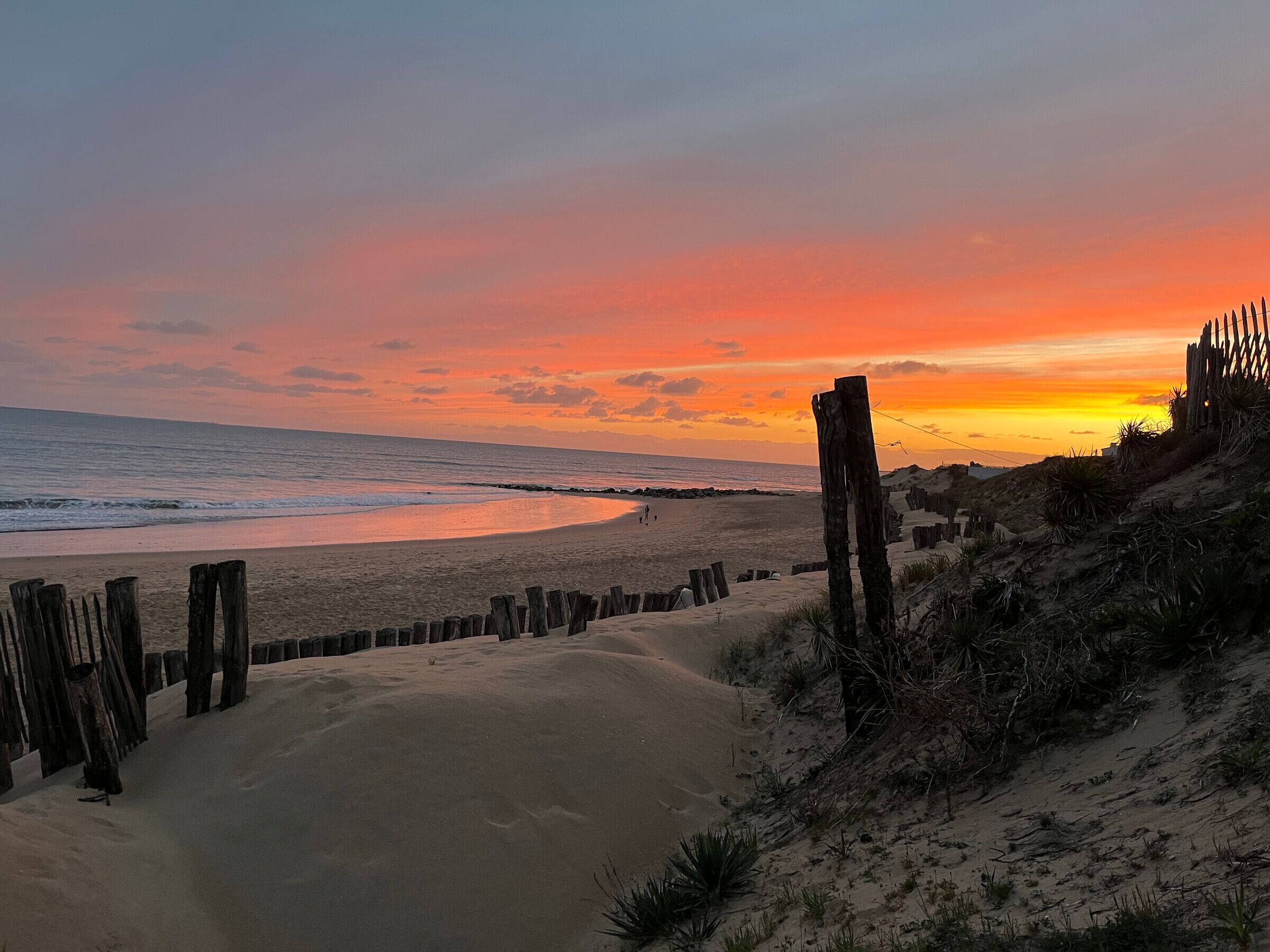 Una spiaggia nelle vicinanze