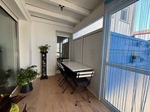 Outdoor dining - Charming apartment city center - 4 guests (Hendaye)