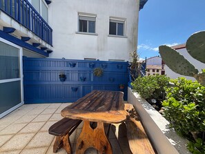 Outdoor dining - Charming apartment city center - 4 guests (Hendaye)