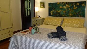1 bedroom, internet, bed sheets