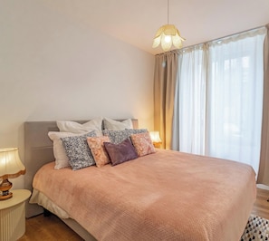 3 bedrooms, free WiFi, bed sheets - Bright townhouse, Cholet center (Cholet)