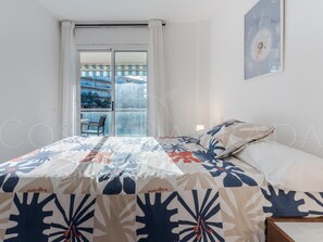 2 bedrooms, bed sheets - Quiet apartment with terrace - 5 guests (Salou)