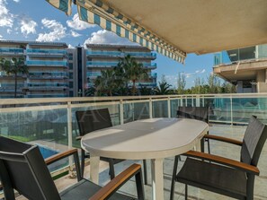 Outdoor dining - Quiet apartment with terrace - 5 guests (Salou)