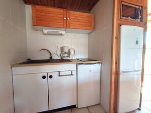 Fridge, microwave, coffee/tea maker, toaster - Apartment near the beach with parking - 4 guests (Narbonne)