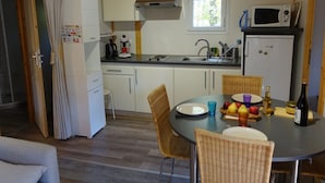 A compact kitchen with a microwave, coffee maker, and refrigerator. - Cozy chalet - 6 guests (Roche-des-Arnauds)