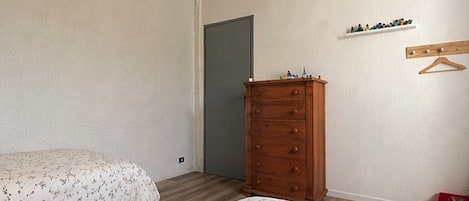 2 bedrooms