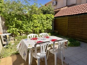 Outdoor dining - House near the beach - 6 guests (Argelès-sur-Mer)