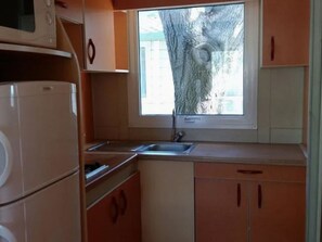 Fridge, microwave