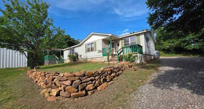 4BR Slps 10, 3 Kings|Walk to Town, Trails+Parking
