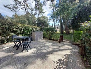 Outdoor dining - Cozy apartment in Saint-Georges - 4 guests (Saint-Georges-de-Didonne)