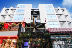 House | Exterior - Deluxe Circus Avenue Road Hotel Rockstar (Kolkata)
