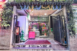 House | Reception - Deluxe Circus Avenue Road Hotel Rockstar (Kolkata)