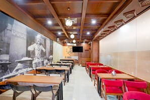 House | Dining - Deluxe With Twin Bed ORR Marathahalli (Bengaluru)