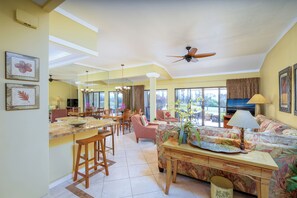 Smart TV, books - 🌊🏄🏻🏝️ Summer in Maui - Kapalua Sunset, Golf and Beach Retreat (Lahaina)