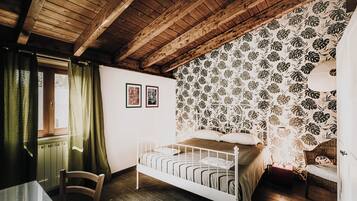 Habitación doble, 1 cama doble, no fumadores | Escritorio, cortinas opacas, tabla de planchar con plancha y wifi gratis