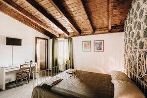 Double Room, 1 Double Bed, Non Smoking | Desk, blackout curtains, iron/ironing board, free WiFi