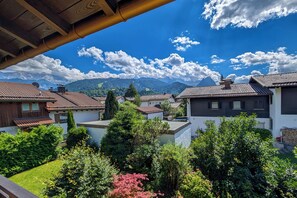 Property grounds - FreiBlick: Modern vacation apartment for 2 with mountain views near Ludwigstraße (Garmisch-Partenkirchen)