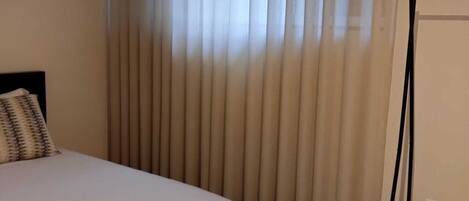 2 habitaciones, tabla de planchar con plancha, wifi y ropa de cama