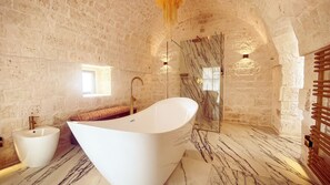 Shower, hair dryer, bidet, towels - Luxury private condo for 2 w/pool in Apulian hills. Only 15 mins from beach! (Puglia)