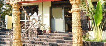 Deluxe Hotel Godavari