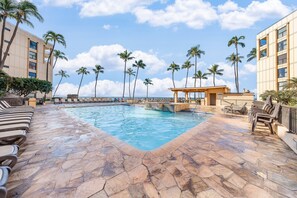 A heated pool - SUPER SALE! 1BD, 1BR Ocean-view getaway- Sugar Beach 215 (Kihei)