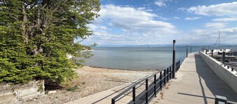 Seegarten Apartment 4 with sauna, indoor pool and terrace on Lake Constance