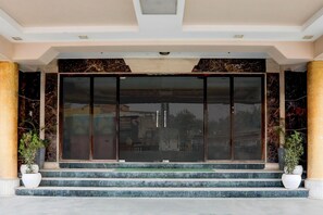 Reception - Deluxe Padav Square Hotel Shelter (Gwalior)