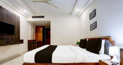 Deluxe Padav Square Hotel Shelter