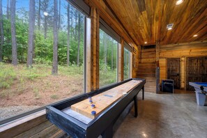 Games room - Sleeps 21 • 4 King Ensuites • Game Room, Hot Tub & Outdoor Fun (Broken Bow)