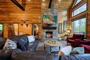 Smart TV, chimenea, videojuegos y futbolito 