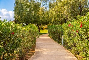 Property grounds - 3BR Prestigia | Pool | Parking | 12min Centre (Marrakesh)