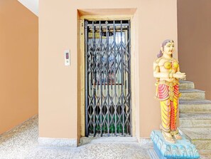 House | Exterior detail - Hotel O Besant Road (Vijayawada)