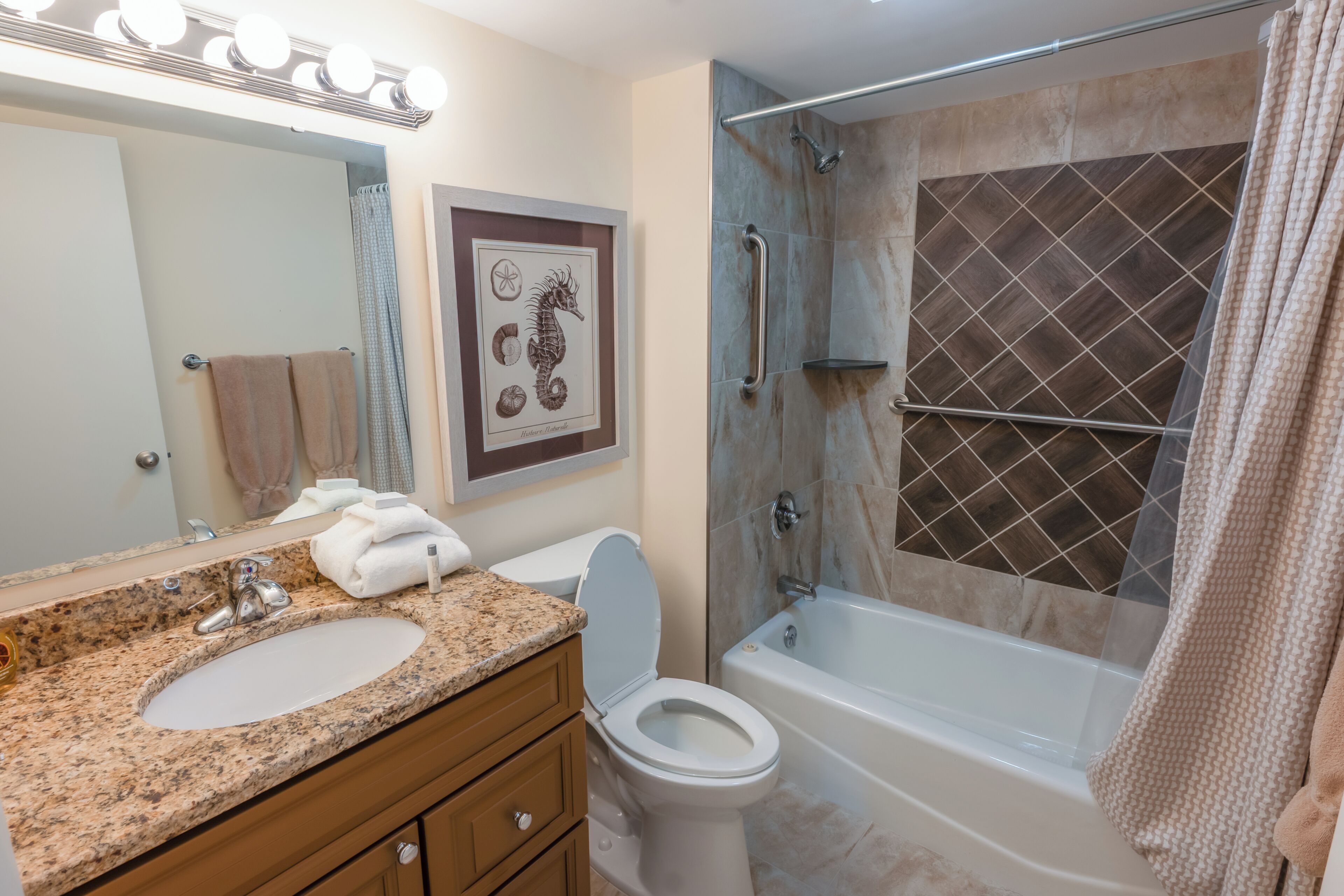 Un baño con lavamanos, inodoro y bañera.